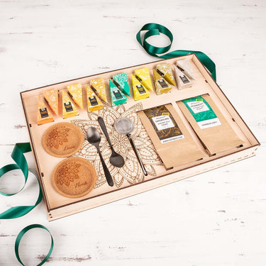 Ensemble à thé PREMIUM dans un coffret en bois avec un motif sur mesure 