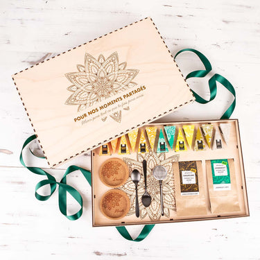 Ensemble à thé PREMIUM dans un coffret en bois avec un motif sur mesure 